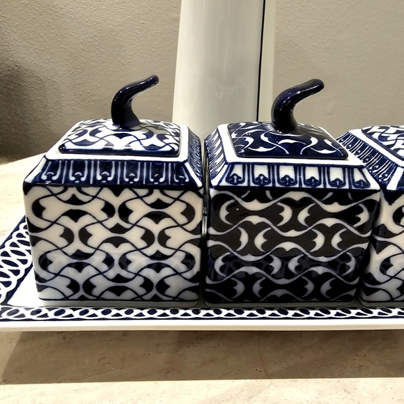 Bombay Blue and White Ceramic Condiment Canister Set W Tray - Picture 2 of 9